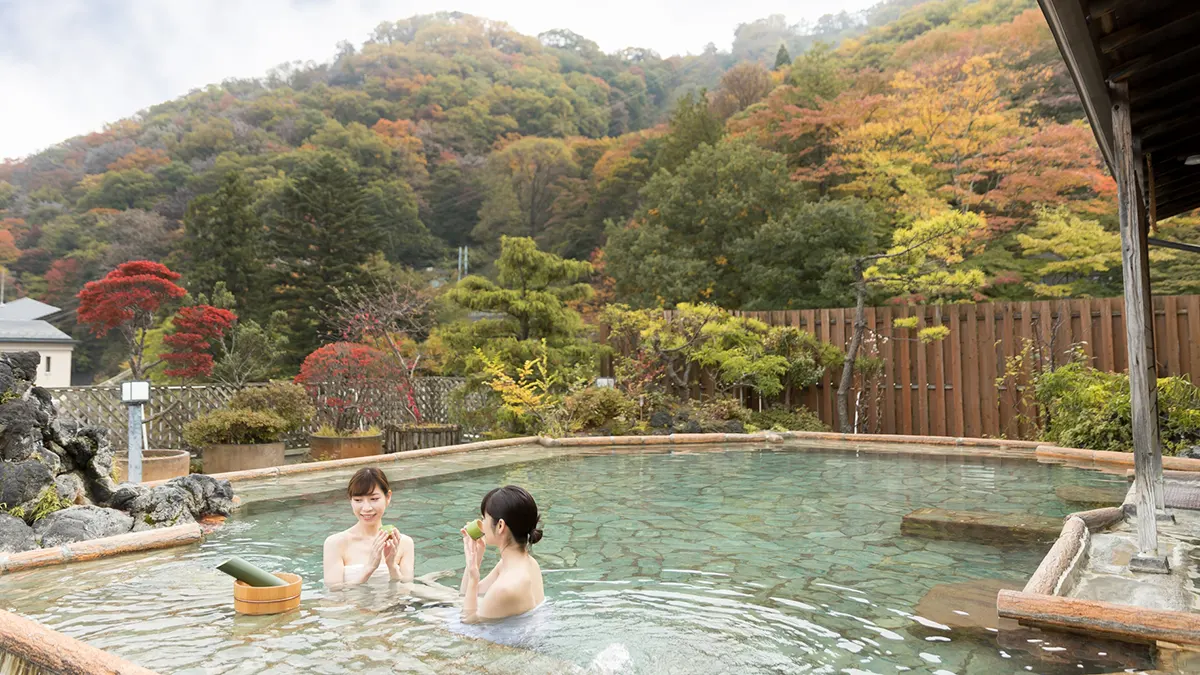 Travelers relaxing without worrying about shopping bags on the return trip to a Tokyo hotel