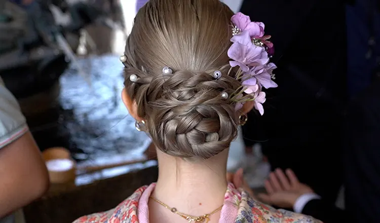 Hair arrange is also available