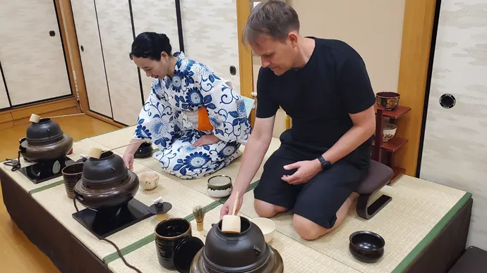 Tea Ceremony, Kimono Fitting and 2 hour Sightseeing Tour