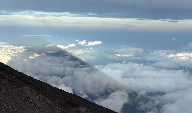 Viewing a sea of clouds from Mt. Fuji