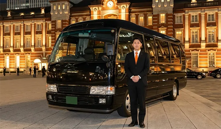 Tokyo night view sightseeing by chartered bus.