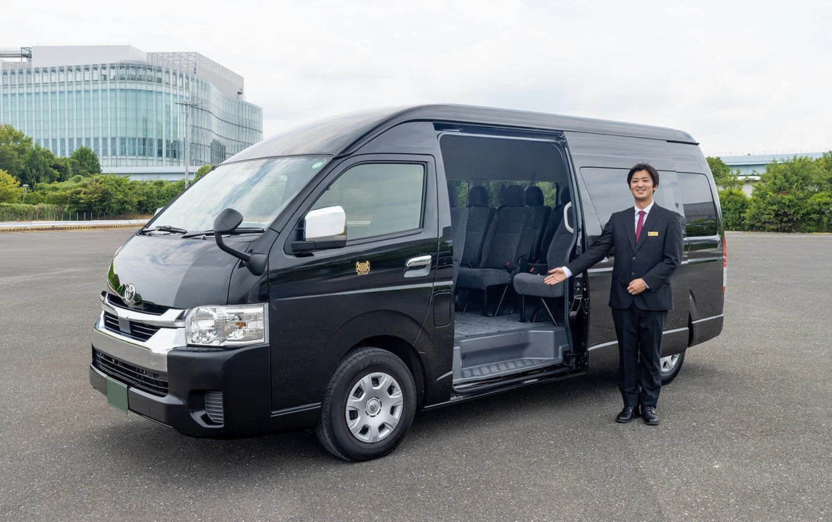 Private transfer to Mt.Fuji area with a professional chauffeur guide